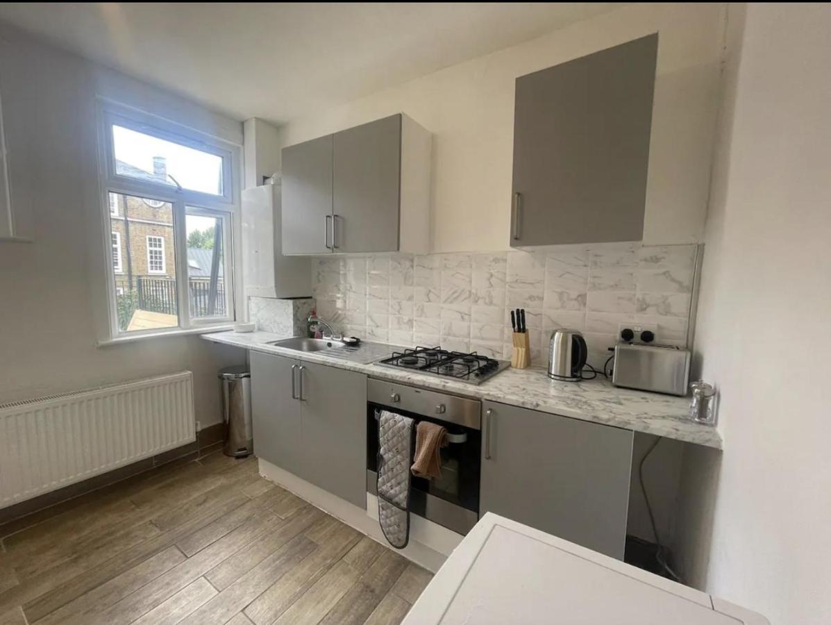 Charming 2 Bed Flat On Tower Bridge * Лондон