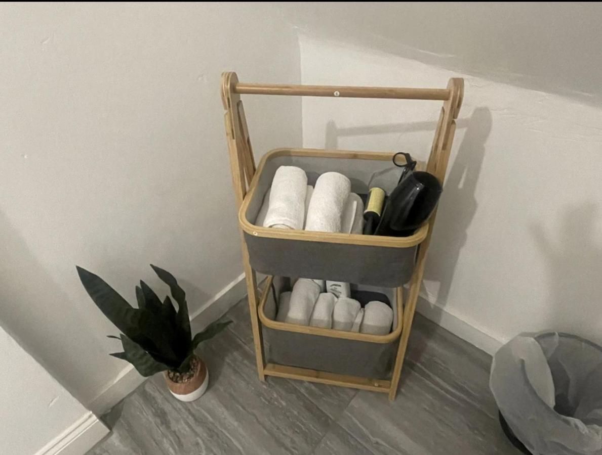 Charming 2 Bed Flat On Tower Bridge * Лондон
