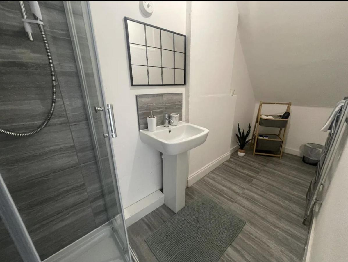 Апартаменты Charming 2 Bed Flat On Tower Bridge *